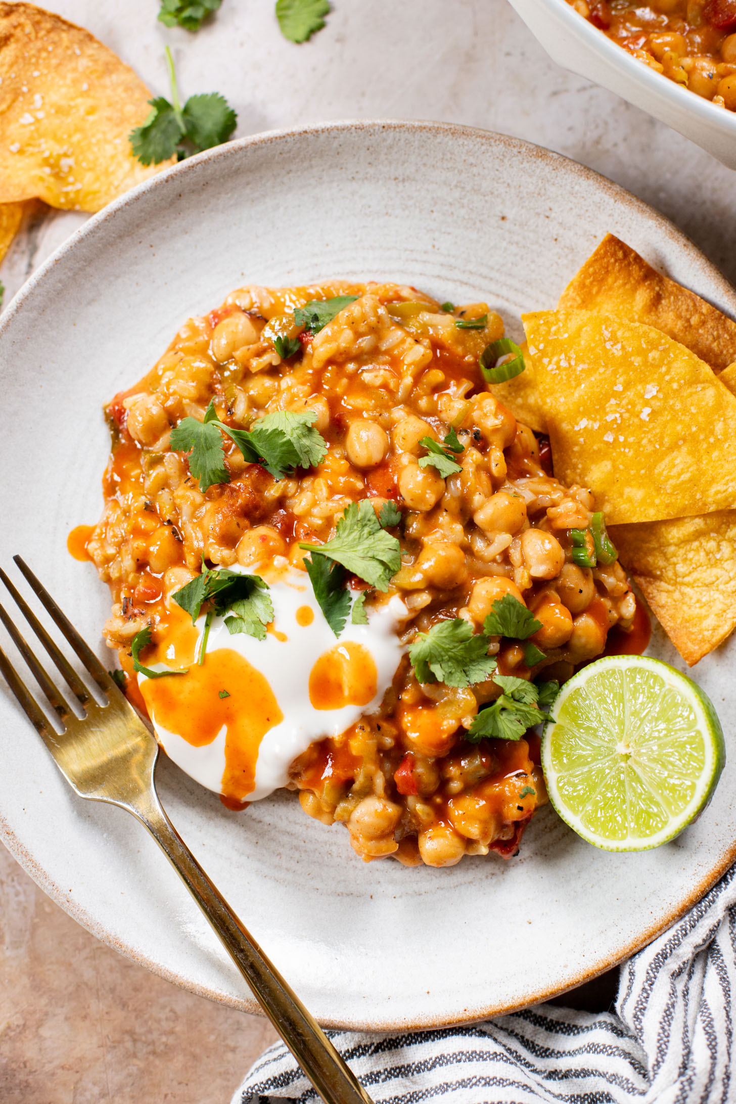 This Chickpea & Rice Enchilada Bake is a quick weeknight dinner that makes great leftover lunches. Super easy & delicious | ThisSavoryVegan.com