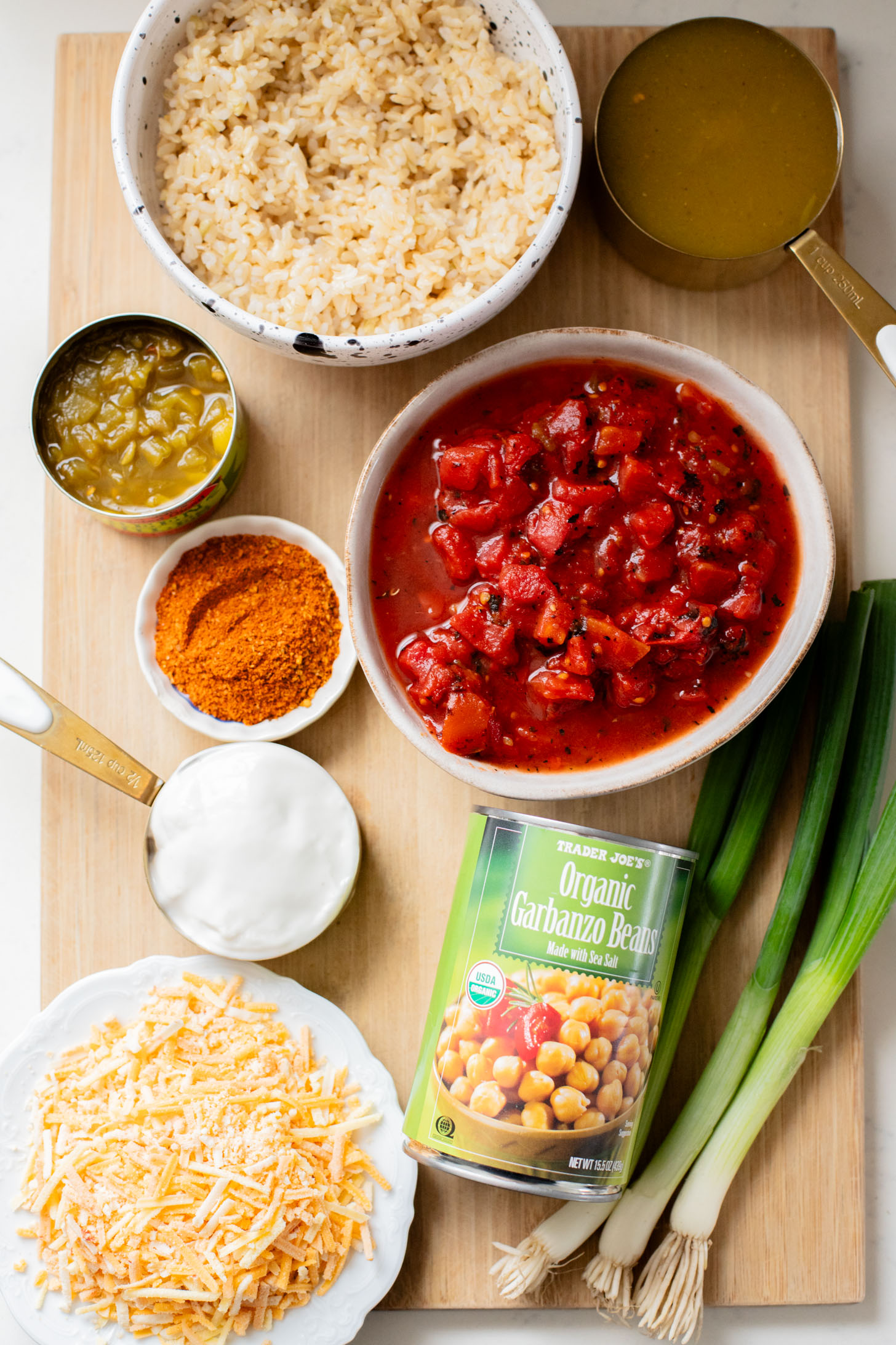 This Chickpea & Rice Enchilada Bake is a quick weeknight dinner that makes great leftover lunches. Super easy & delicious | ThisSavoryVegan.com