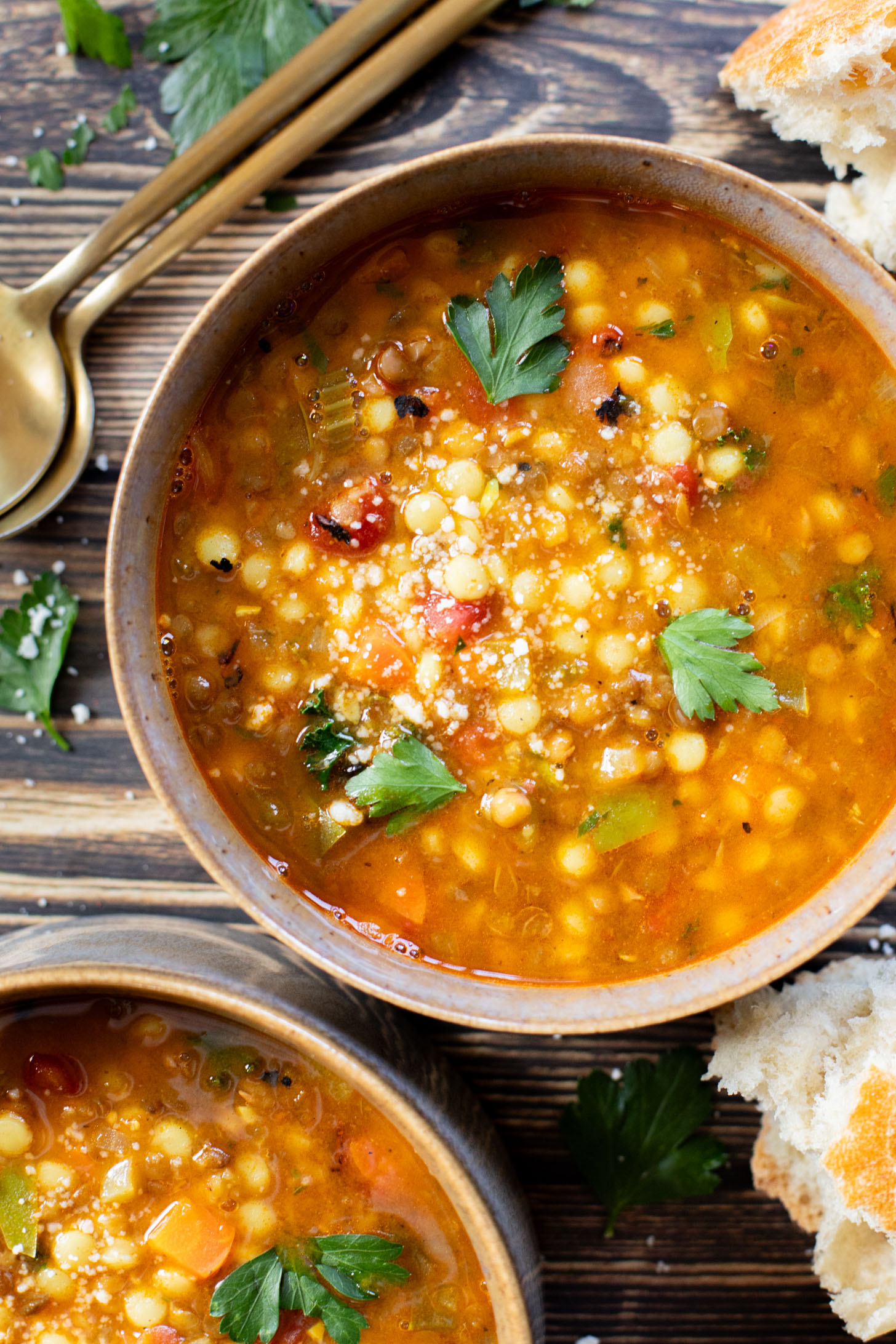 This Lentil & Couscous Soup is simple & veggie-packed! Ready in less than an hour and perfect for a cozy night at home | ThisSavoryVegan.com