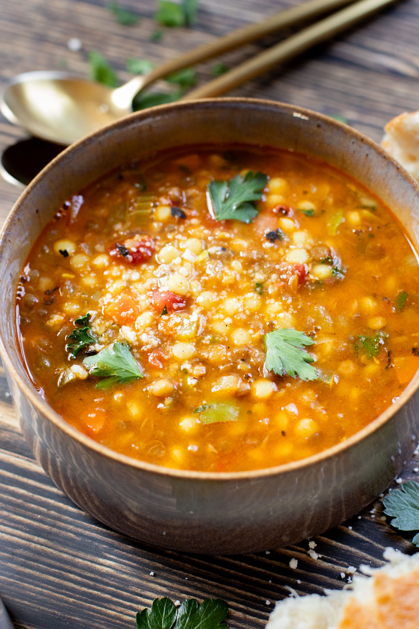 This Lentil & Couscous Soup is simple & veggie-packed! Ready in less than an hour and perfect for a cozy night at home | ThisSavoryVegan.com