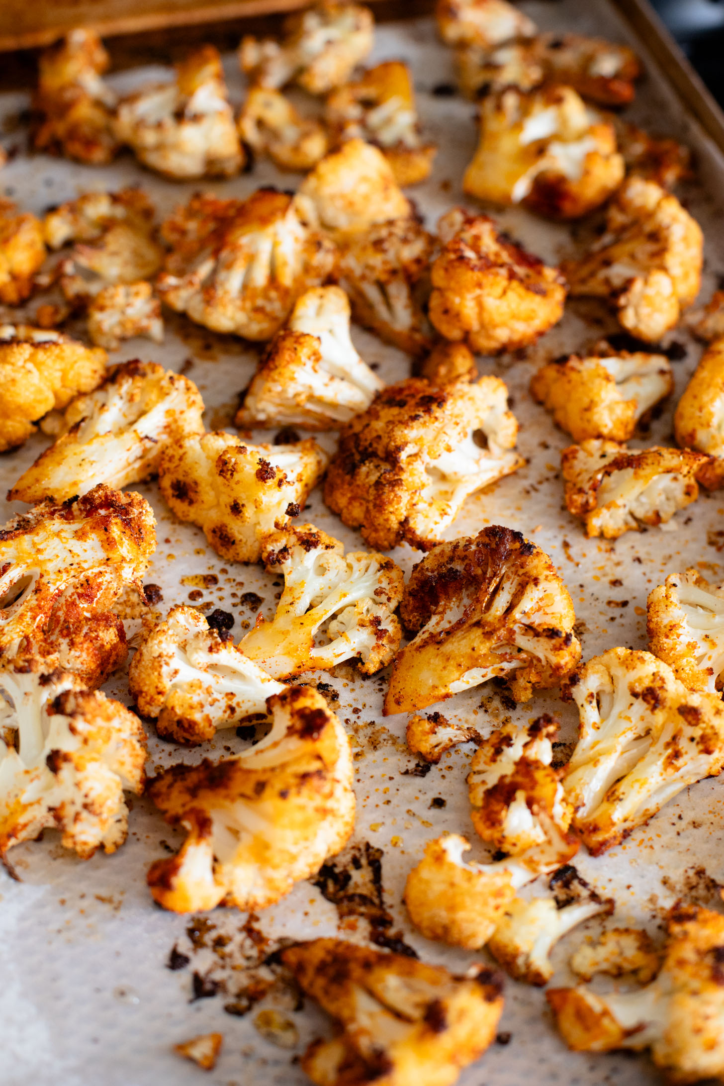 This Roasted Cauliflower Salad with Crispy Quinoa is super tasty & veggie-packed. Topped with the best vegan honey mustard dressing | ThisSavoryVegan.com