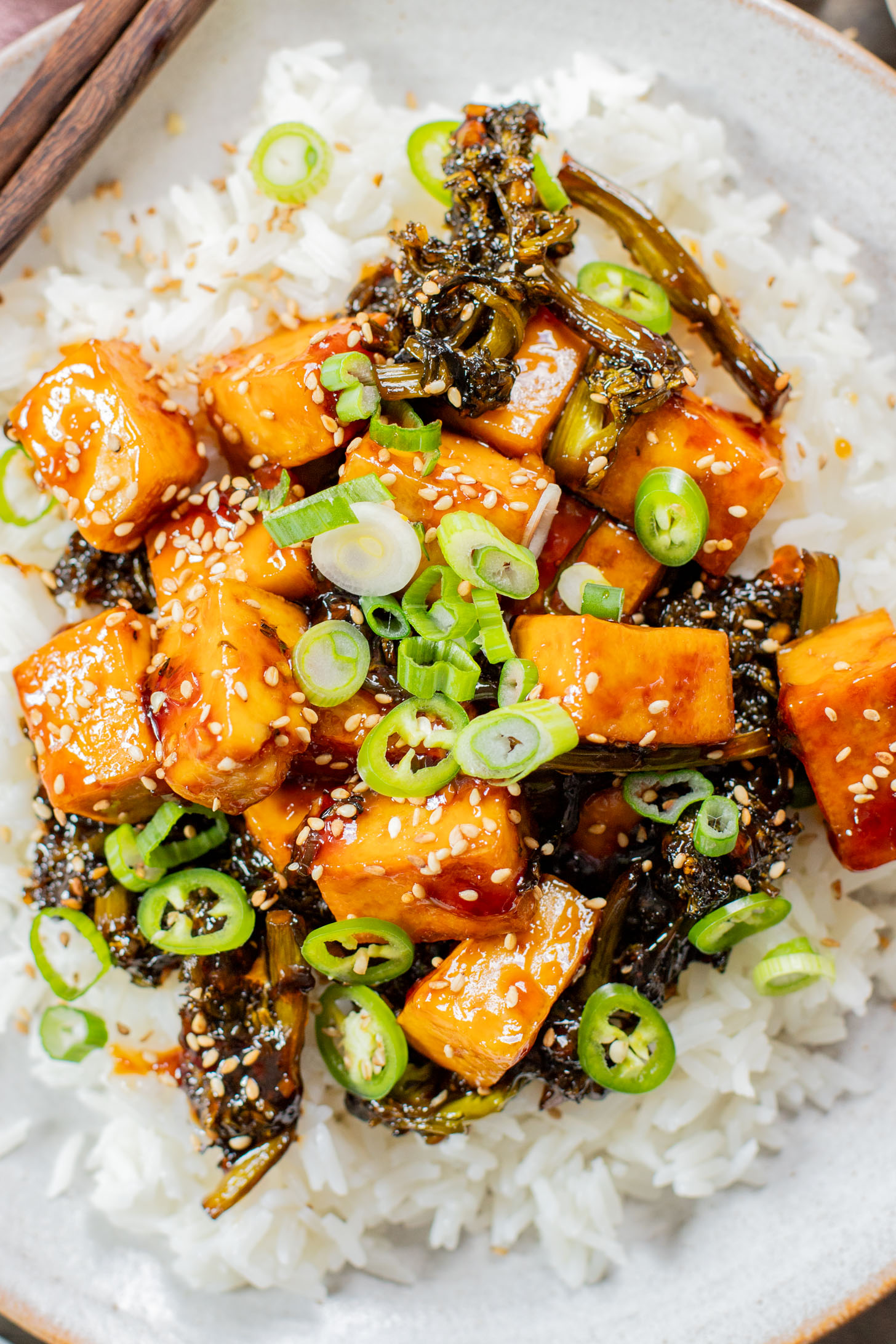 This Sticky Garlic Tofu is a simple weeknight dinner. Made with an agave garlic sauce & stir fried with broccolini | ThisSavoryVegan.com