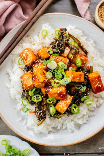 This Sticky Garlic Tofu is a simple weeknight dinner. Made with an agave garlic sauce & stir fried with broccolini | ThisSavoryVegan.com