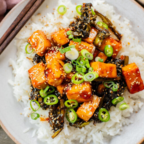 This Sticky Garlic Tofu is a simple weeknight dinner. Made with an agave garlic sauce & stir fried with broccolini | ThisSavoryVegan.com
