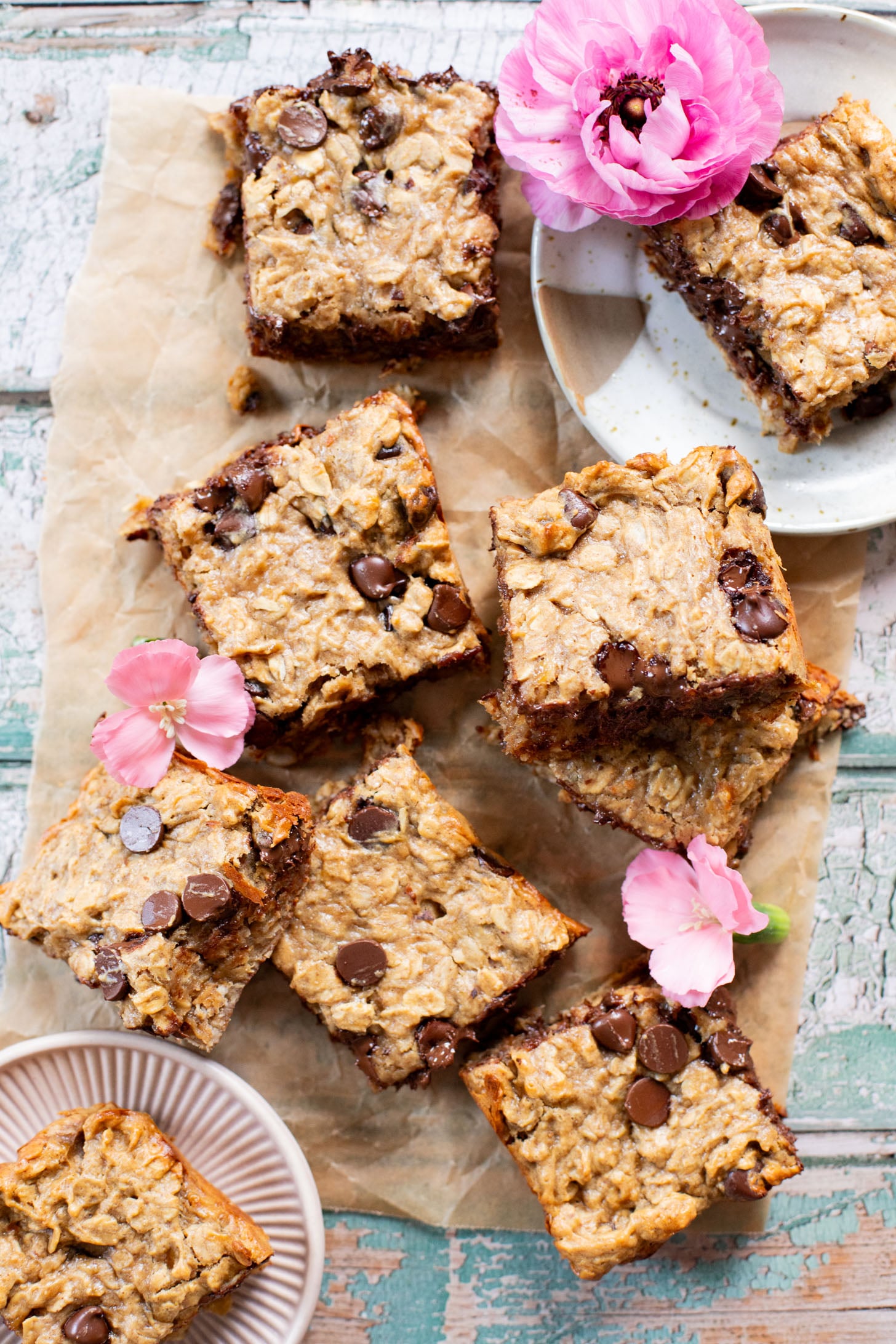 These Vegan Protein Oat Bars are the perfect snack or dessert for the novice baker. Nothing fancy, just a tasty dairy-free treat | ThisSavoryVegan.com