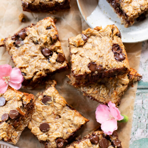 These Vegan Protein Oat Bars are the perfect snack or dessert for the novice baker. Nothing fancy, just a tasty dairy-free treat | ThisSavoryVegan.com