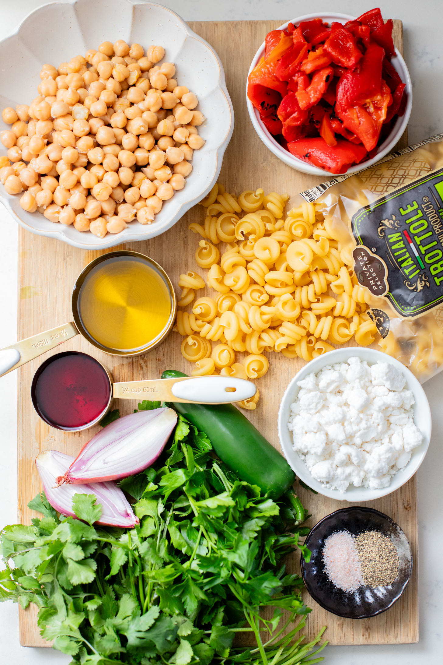 Herby, simple and delicious, this Chimichurri Pasta Salad is a must make for the warmer months! Ready in 30 minutes and perfect for a BBQ | ThisSavoryVegan.com