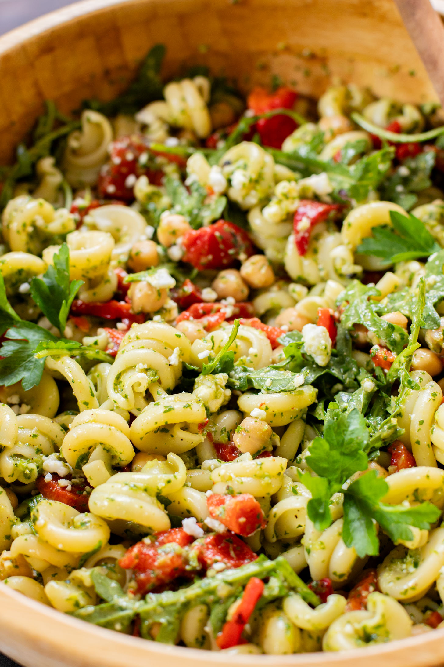 Herby, simple and delicious, this Chimichurri Pasta Salad is a must make for the warmer months! Ready in 30 minutes and perfect for a BBQ | ThisSavoryVegan.com