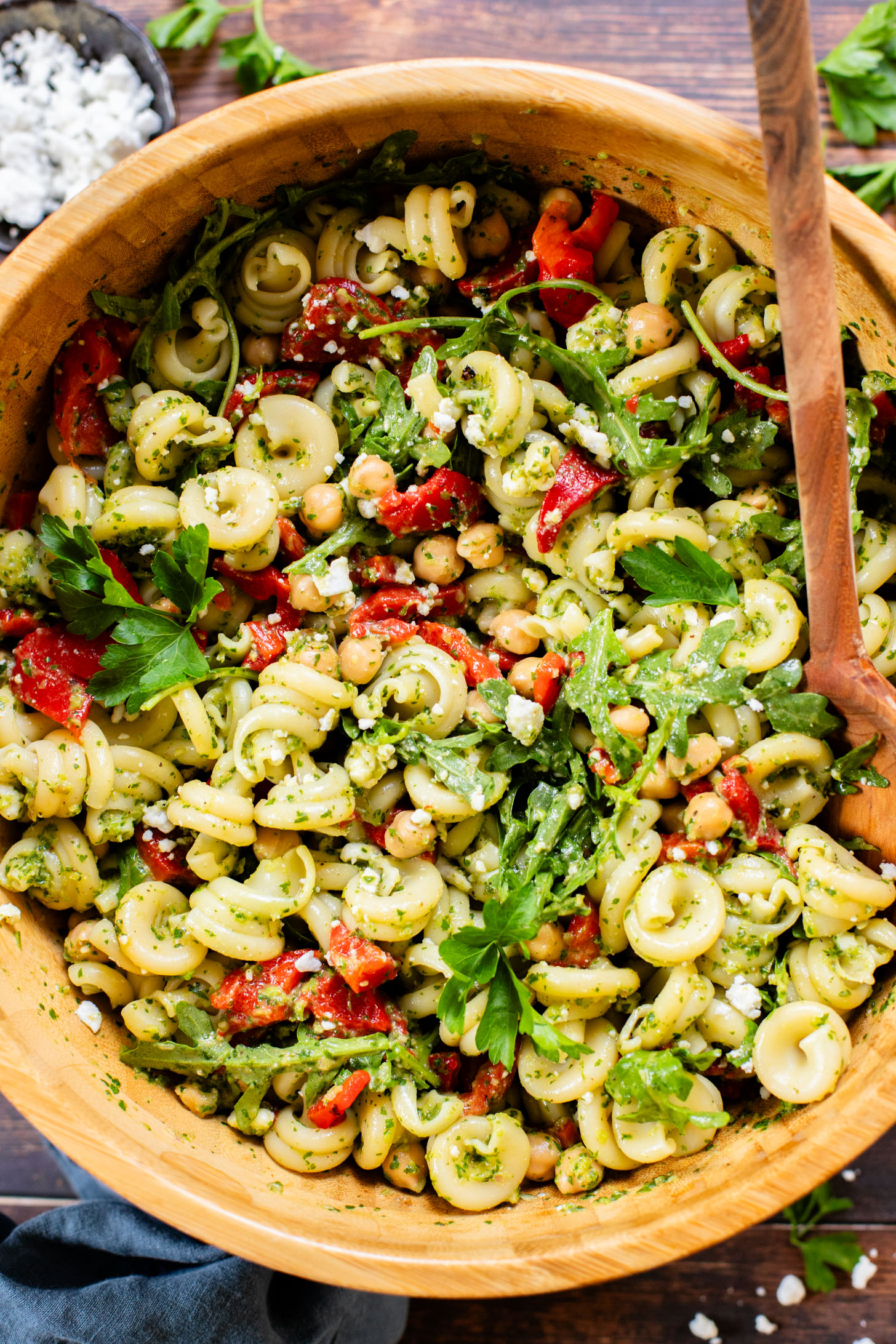 Herby, simple and delicious, this Chimichurri Pasta Salad is a must make for the warmer months! Ready in 30 minutes and perfect for a BBQ | ThisSavoryVegan.com