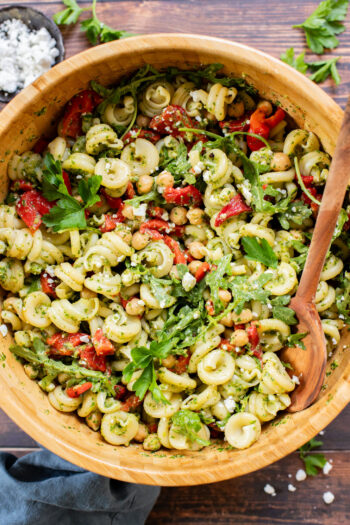 Herby, simple and delicious, this Chimichurri Pasta Salad is a must make for the warmer months! Ready in 30 minutes and perfect for a BBQ | ThisSavoryVegan.com