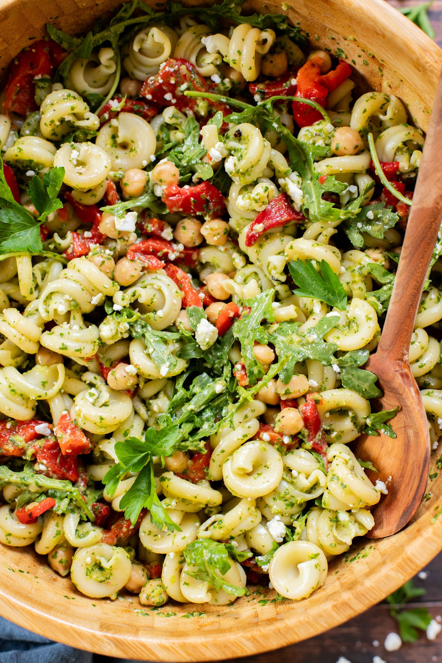Herby, simple and delicious, this Chimichurri Pasta Salad is a must make for the warmer months! Ready in 30 minutes and perfect for a BBQ | ThisSavoryVegan.com