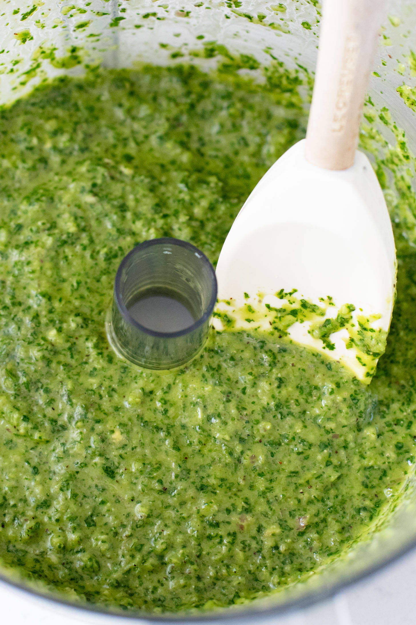 Herby, simple and delicious, this Chimichurri Pasta Salad is a must make for the warmer months! Ready in 30 minutes and perfect for a BBQ | ThisSavoryVegan.com