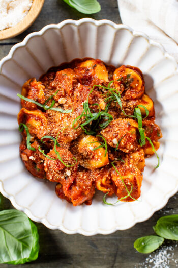 This Easy Vegan Tortellini & Sausage is the perfect weeknight dinner! Ready in less than 30 minutes and perfect for a family | ThisSavoryVegan.com