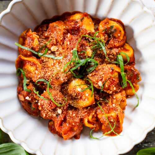 This Easy Vegan Tortellini & Sausage is the perfect weeknight dinner! Ready in less than 30 minutes and perfect for a family | ThisSavoryVegan.com