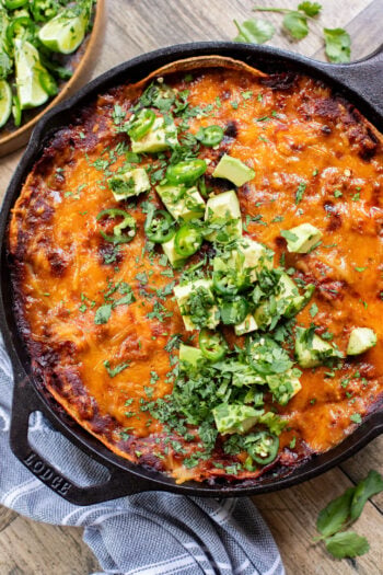 This Vegan Steak Enchilada Skillet is a quick weeknight dinner that everyone will love. Smoky, cheesy and packed with protein | ThisSavoryVegan.com