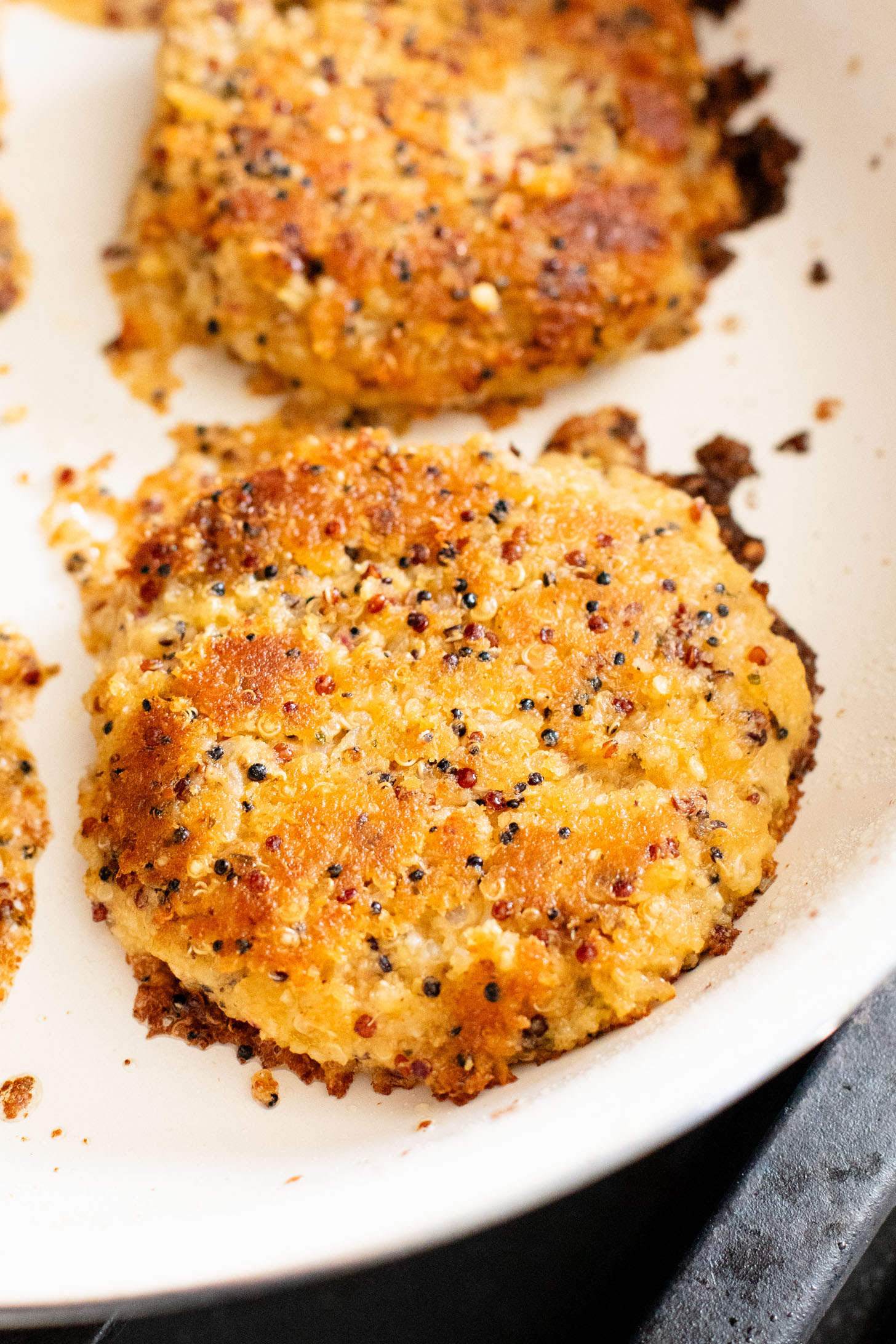 These Crispy Chickpea Quinoa Patties are made with simple ingredients and topped with a dairy-free lemon garlic aioli | ThisSavoryVegan.com