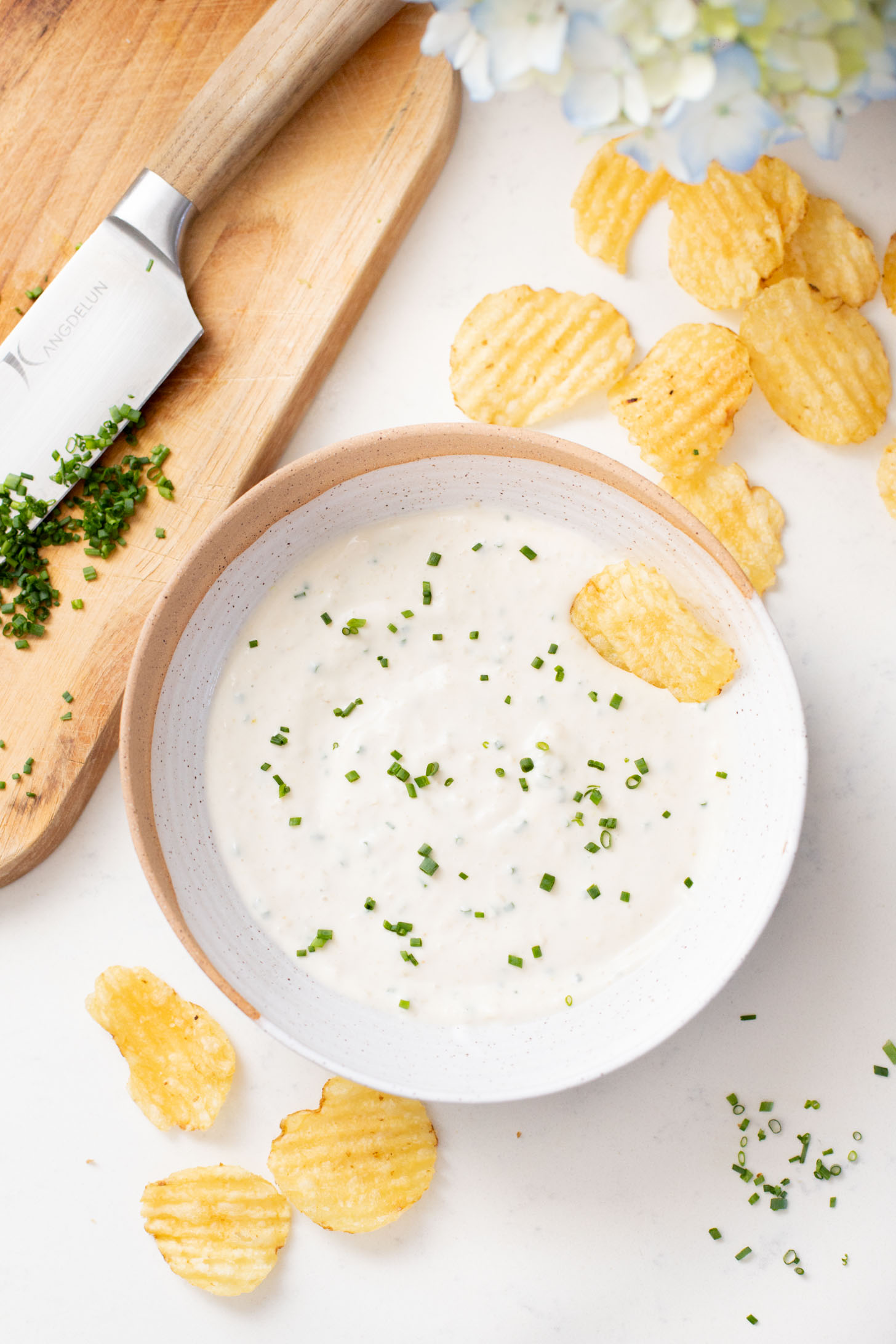This Quick French Onion Dip is not only ready in 5 minutes, it is also totally dairy-free! And trust me you won't even notice - it is so good | ThisSavoryVegan.com