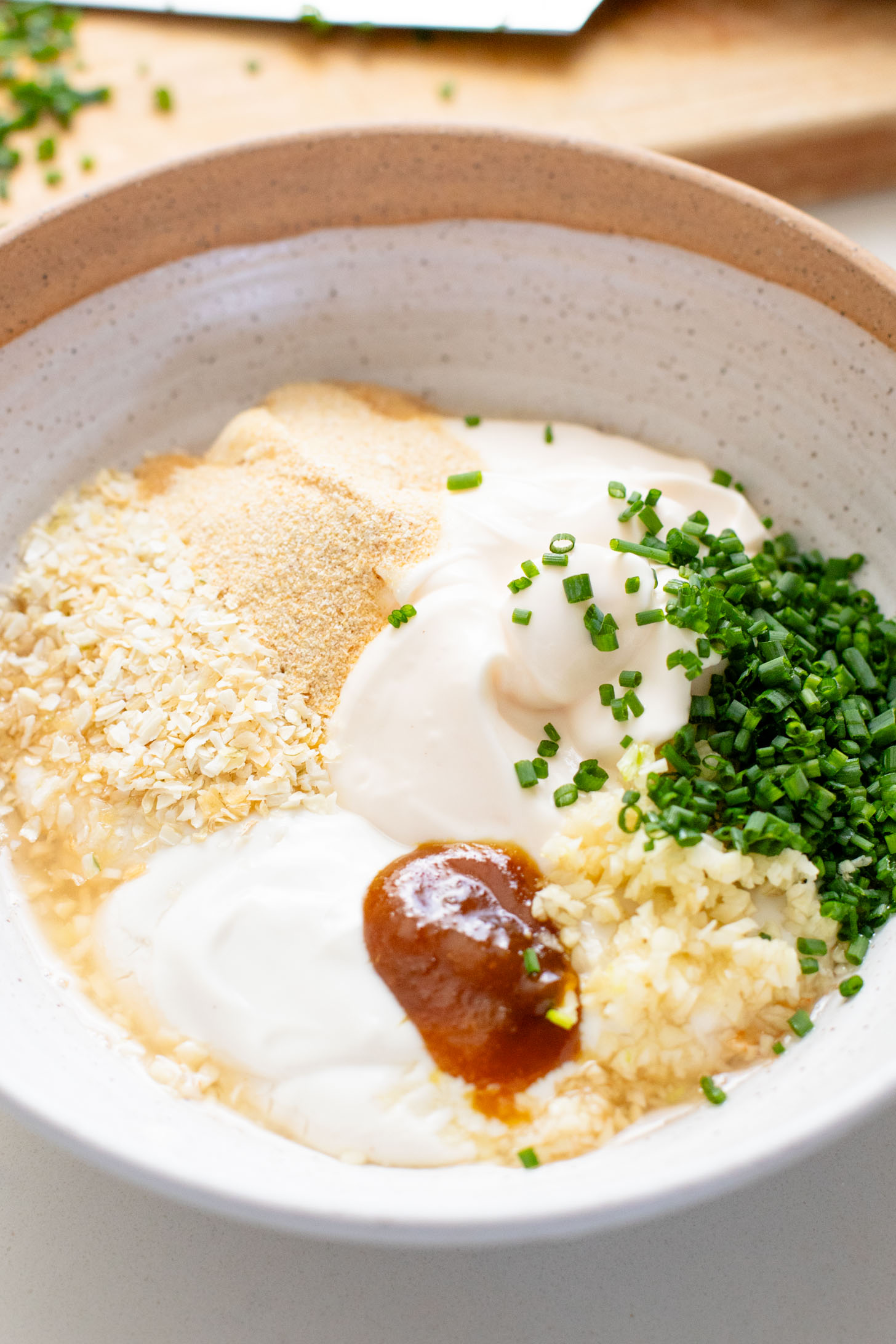 This Quick French Onion Dip is not only ready in 5 minutes, it is also totally dairy-free! And trust me you won't even notice - it is so good | ThisSavoryVegan.com