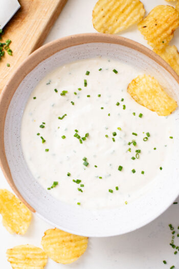 This Quick French Onion Dip is not only ready in 5 minutes, it is also totally dairy-free! And trust me you won't even notice - it is so good | ThisSavoryVegan.com