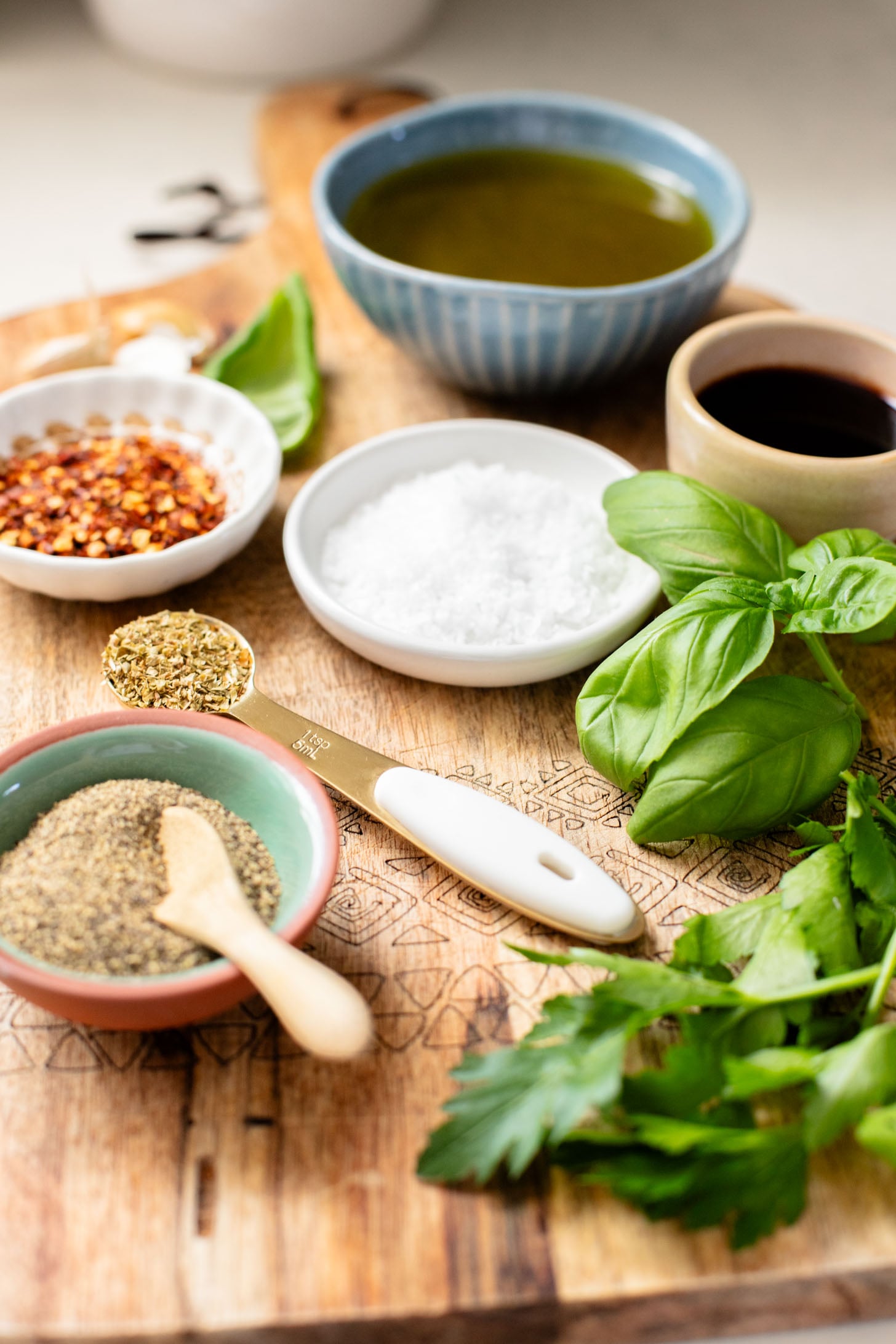 There is nothing better than enjoying some Bread Dipping Oil with some warm bread. Ready in 5 minutes and super delicious | ThisSavoryVegan.com