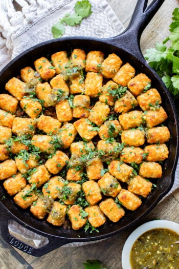 This Taco Tater Tot Casserole is a family dinner that everyone will love! It is quick, easy, meat-free and dairy-free. And, of course, super tasty | ThisSavoryVegan.com