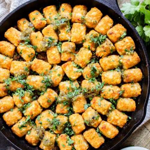 This Taco Tater Tot Casserole is a family dinner that everyone will love! It is quick, easy, meat-free and dairy-free. And, of course, super tasty | ThisSavoryVegan.com