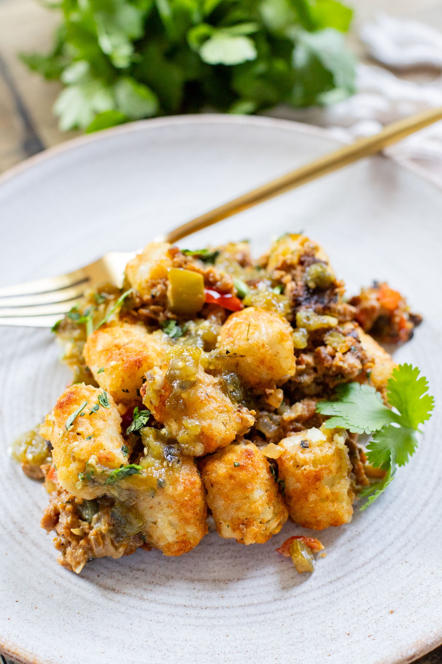 This Taco Tater Tot Casserole is a family dinner that everyone will love! It is quick, easy, meat-free and dairy-free. And, of course, super tasty | ThisSavoryVegan.com