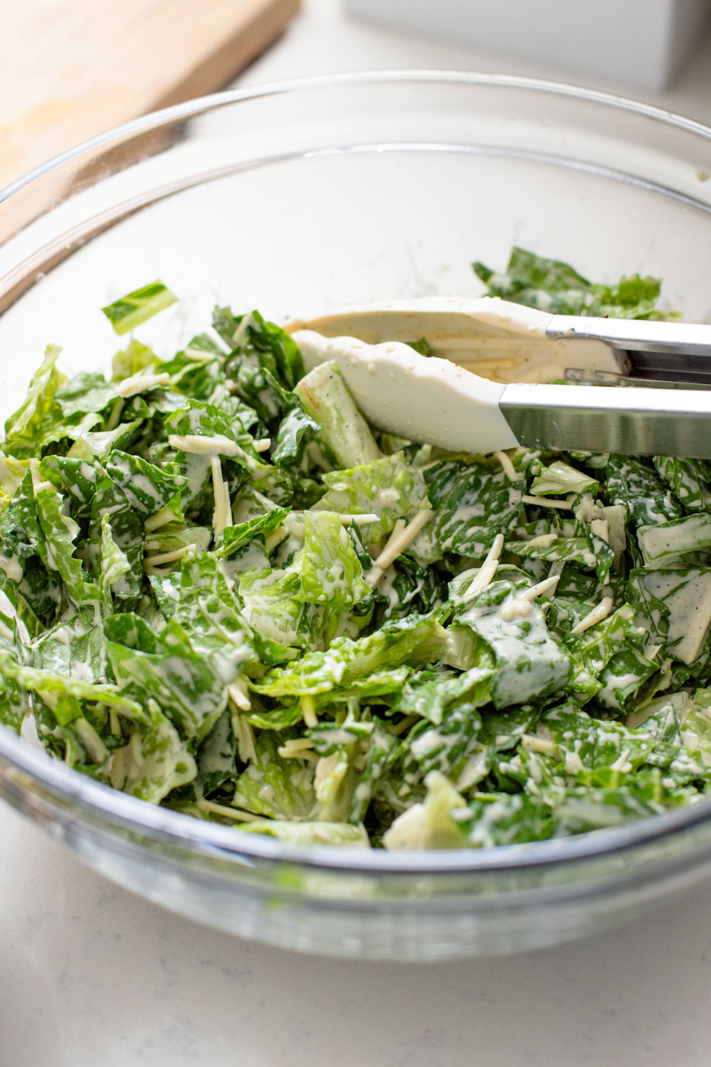 These Vegan Chicken Caesar Wraps are the best way to eat your favorite Caesar salad on-the-go! Delicious flavors and dairy-free | ThisSavoryVegan.com