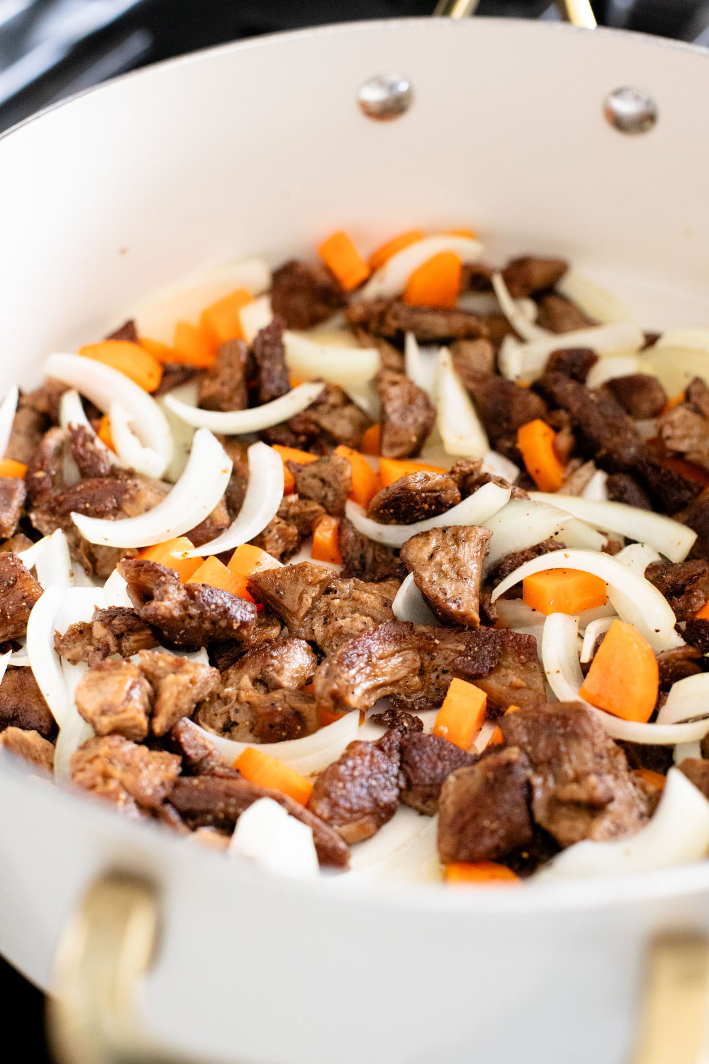 This Vegan Steak Stir-Fry has been on repeat at my house. It is quick, protein-packed and super tasty. The leftovers are great for lunches too | ThisSavoryVegan.com