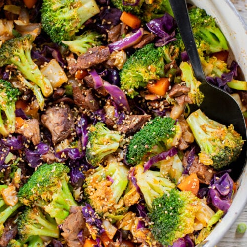 This Vegan Steak Stir-Fry has been on repeat at my house. It is quick, protein-packed and super tasty. The leftovers are great for lunches too | ThisSavoryVegan.com