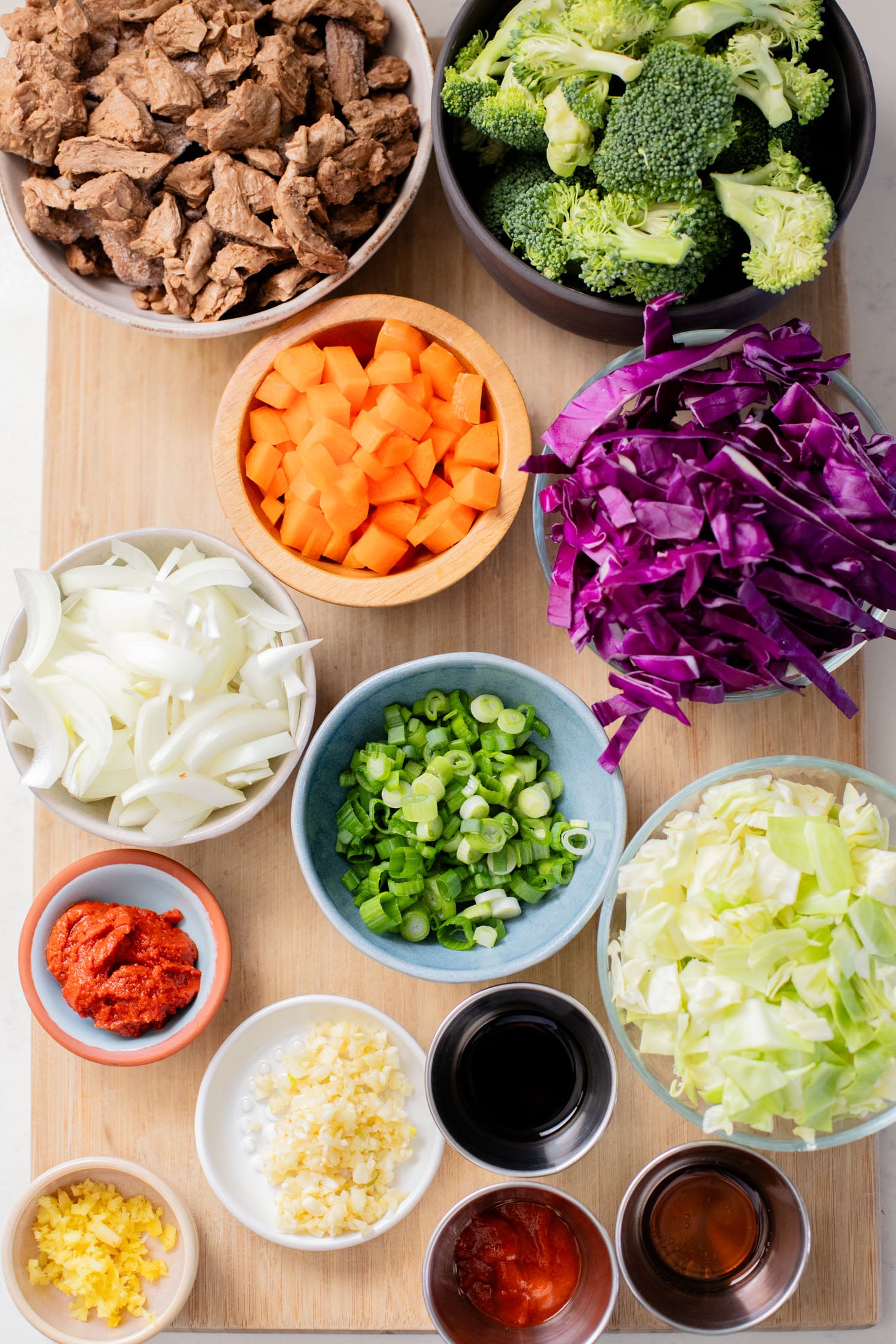This Vegan Steak Stir-Fry has been on repeat at my house. It is quick, protein-packed and super tasty. The leftovers are great for lunches too | ThisSavoryVegan.com