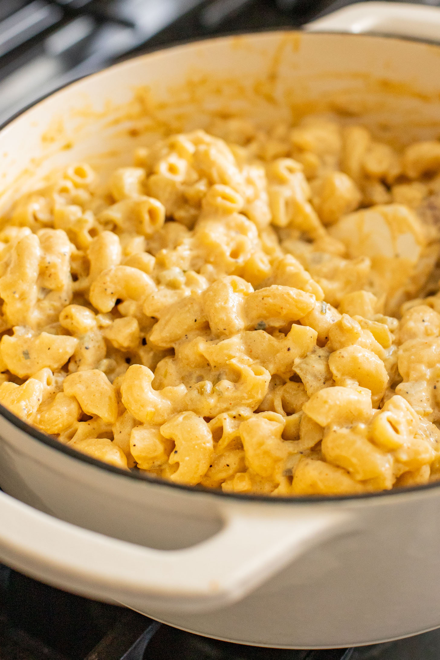 This Creamy Green Chile Macaroni is made in one pot and has some sneaky plant-based protein in the creamy vegan sauce | ThisSavoryVegan.com