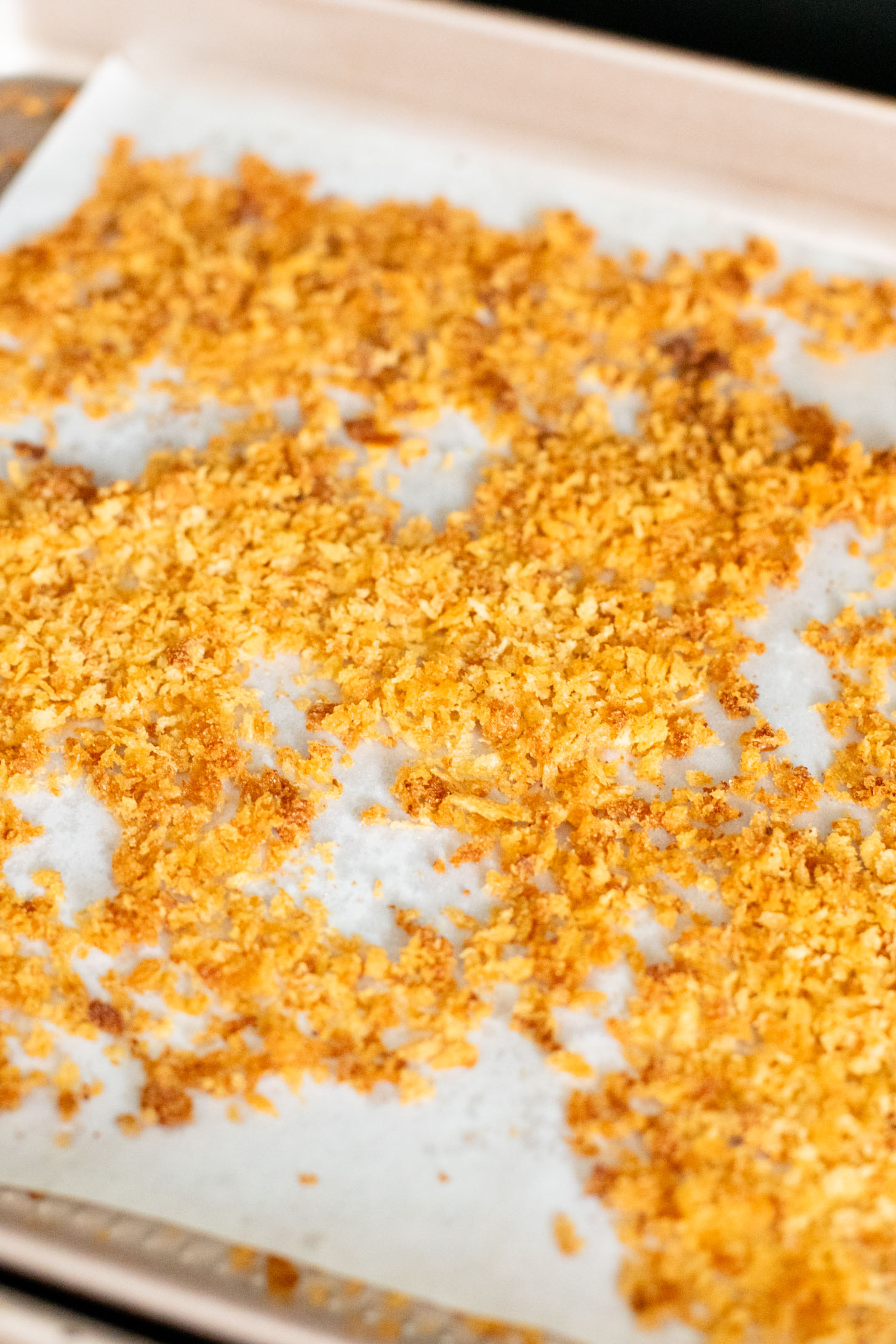 This Creamy Linguine with Crispy Chickpeas is a dairy-free pasta with a sneaky creamy ingredient. The perfect weeknight dinner | ThisSavoryVegan.com