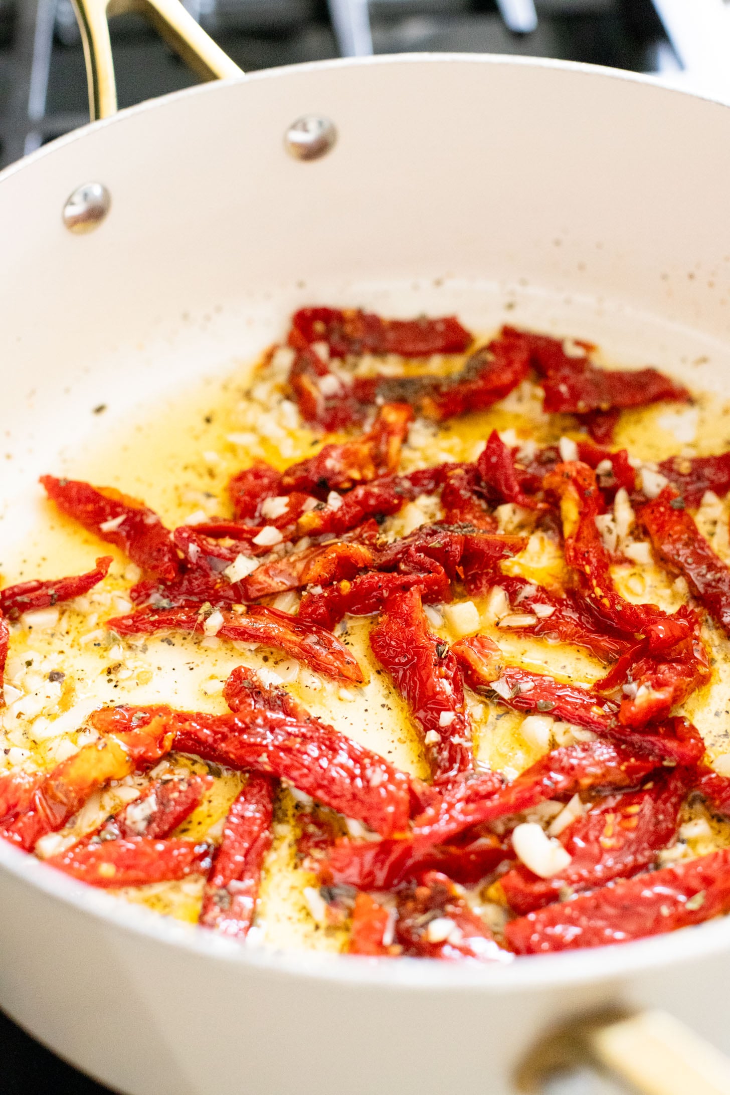 This Creamy Sun-Dried Tomato Spaghetti is totally dairy-free and only requires a handful of ingredients. The perfect one-pot pasta recipe | ThisSavoryVegan.com