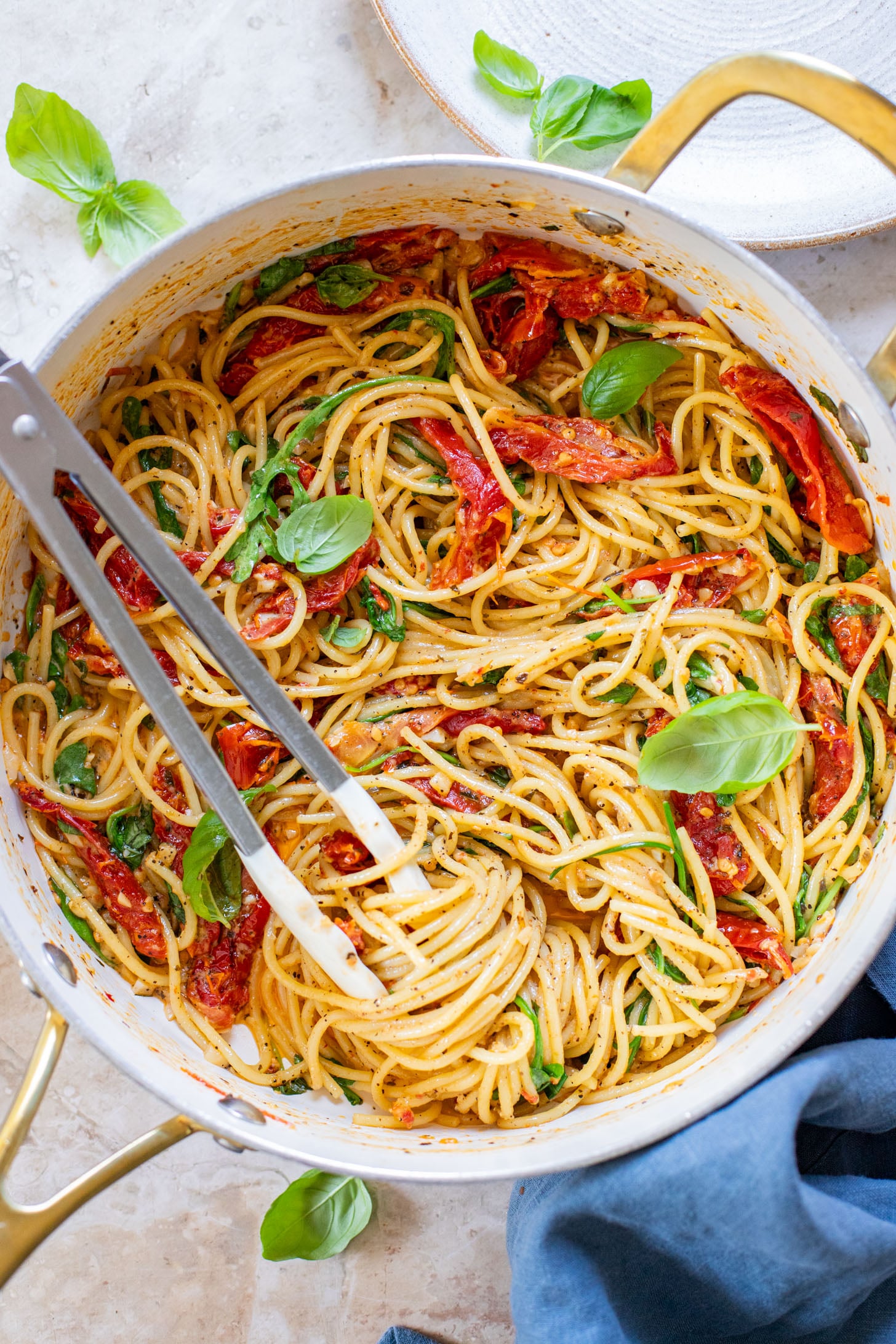 This Creamy Sun-Dried Tomato Spaghetti is totally dairy-free and only requires a handful of ingredients. The perfect one-pot pasta recipe | ThisSavoryVegan.com