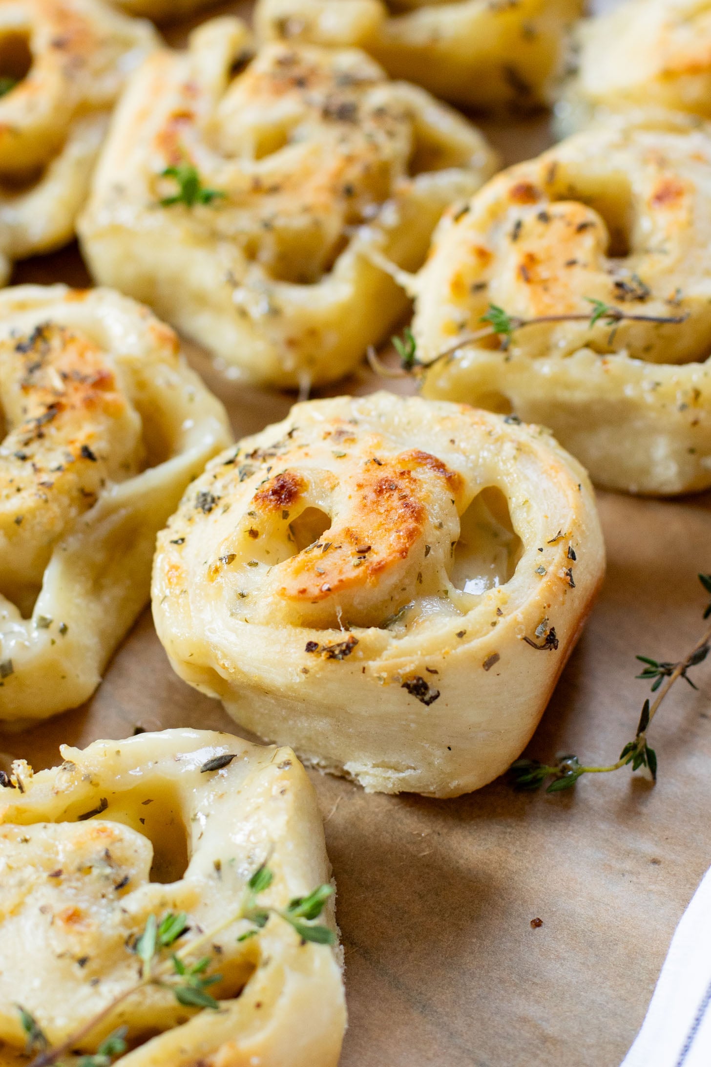 These Cheesy Vegan Swirl Buns are a dairy-free, comforting side dish that are perfect for the holidays! Cheesy, garlicky & delicious | ThisSavoryVegan.com