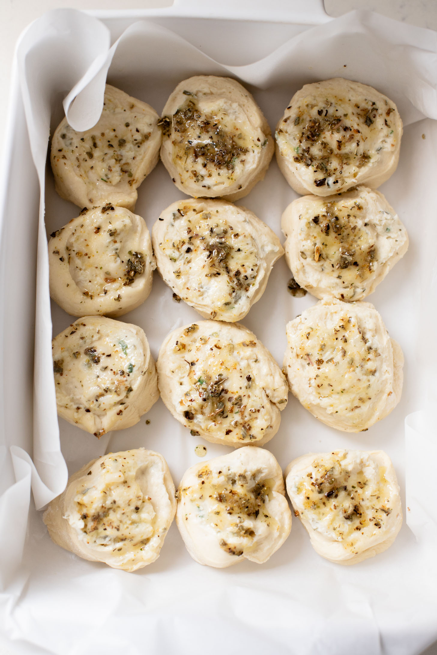 These Cheesy Vegan Swirl Buns are a dairy-free, comforting side dish that are perfect for the holidays! Cheesy, garlicky & delicious | ThisSavoryVegan.com