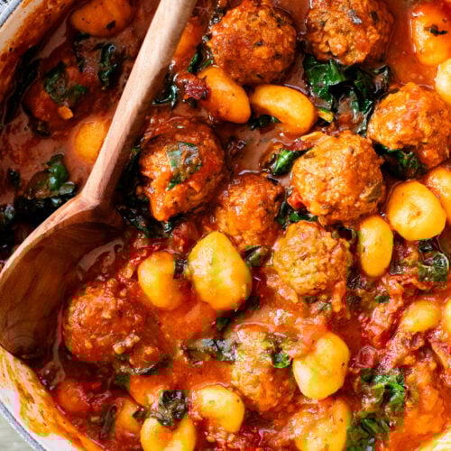This Trader Joe's Vegan Meatballs & Gnocchi recipe only requires 5 ingredients and less than 30 minutes to get on the table | ThisSavoryVegan.com