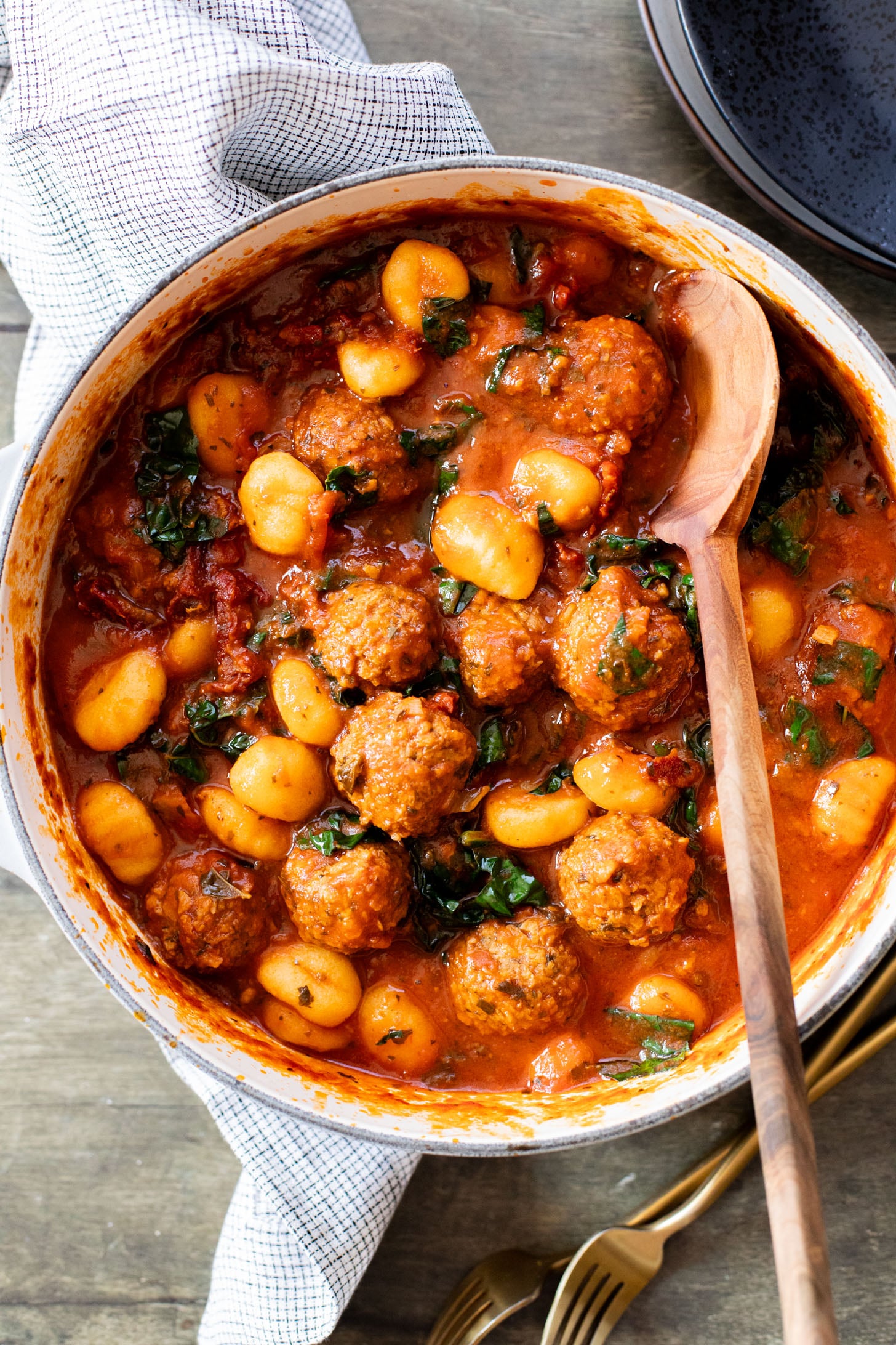 This Trader Joe's Vegan Meatballs & Gnocchi recipe only requires 5 ingredients and less than 30 minutes to get on the table | ThisSavoryVegan.com