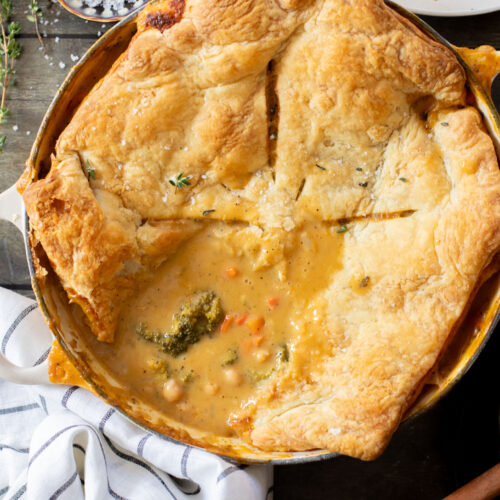This Broccoli & Cheddar Chickpea Pot Pie is 100% dairy-free and delicious! The perfect comfort meal for the whole family | ThisSavoryVegan.com