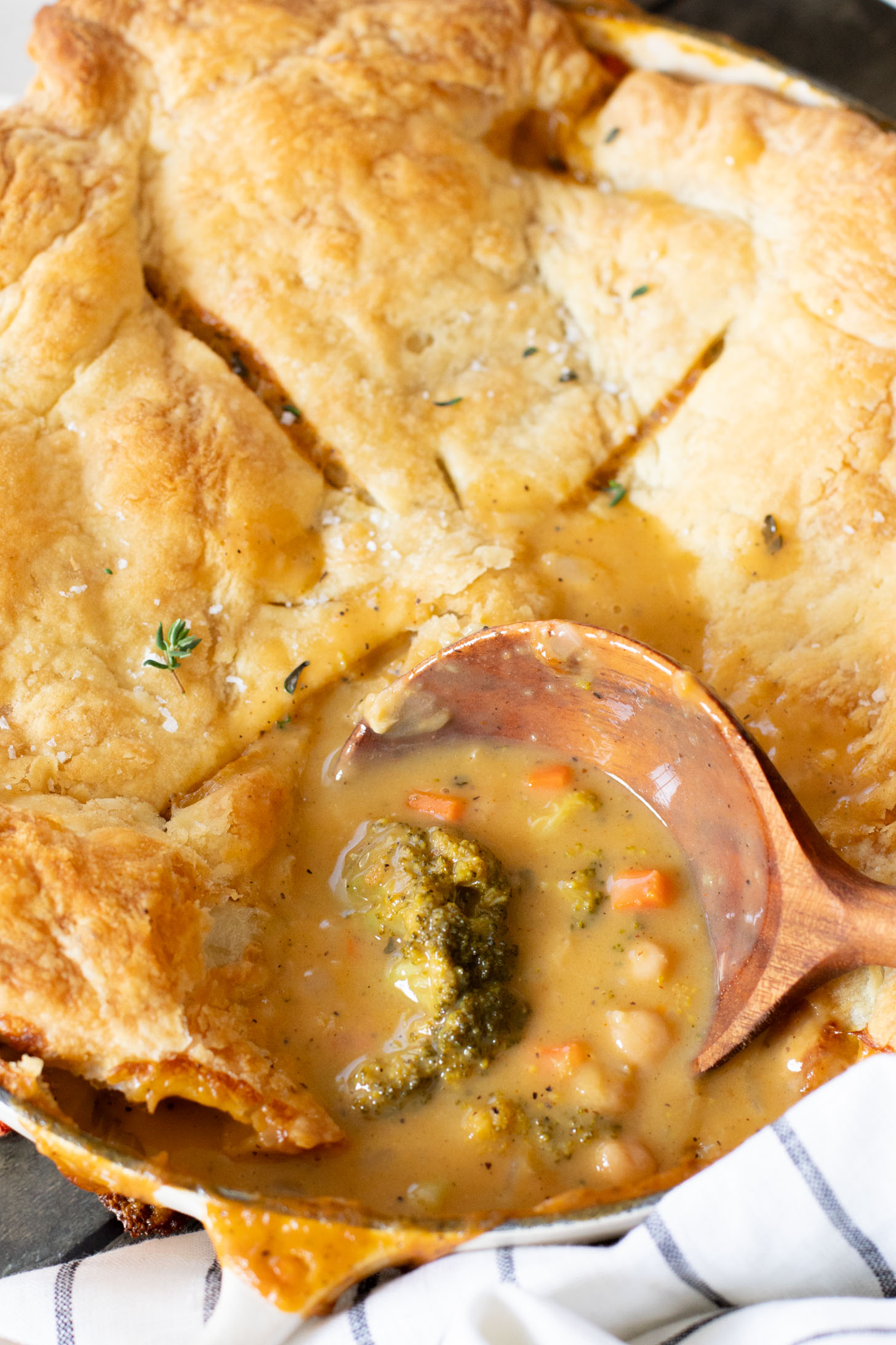 This Broccoli & Cheddar Chickpea Pot Pie is 100% dairy-free and delicious! The perfect comfort meal for the whole family | ThisSavoryVegan.com