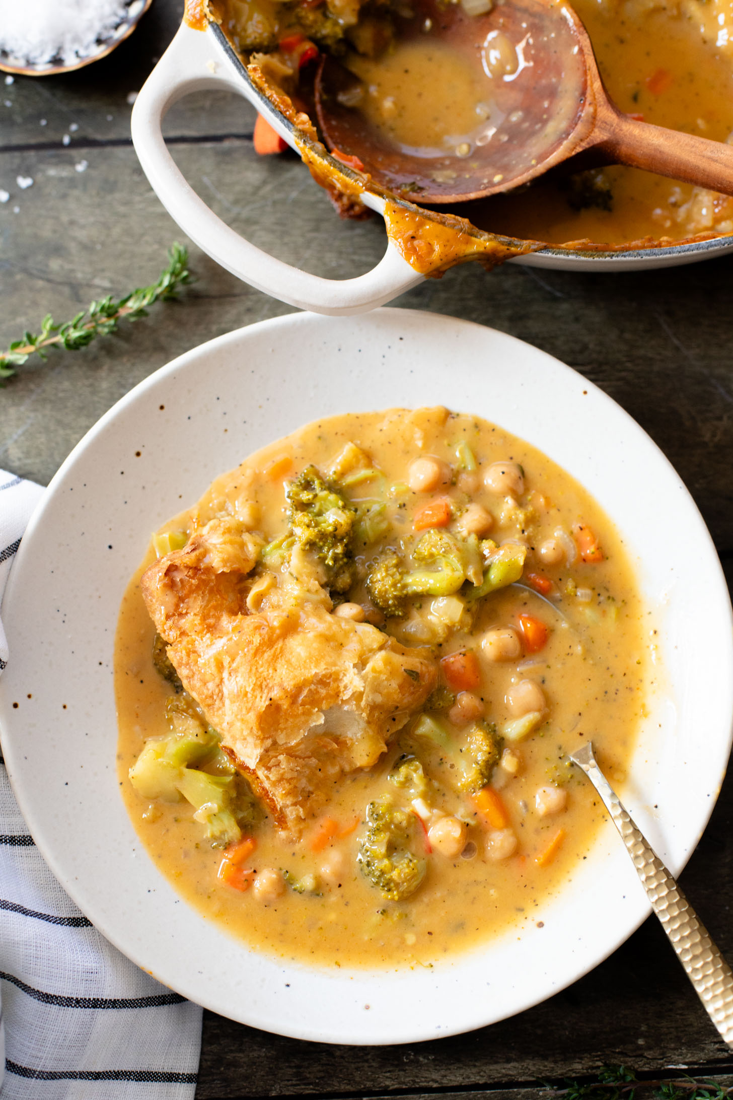 This Broccoli & Cheddar Chickpea Pot Pie is 100% dairy-free and delicious! The perfect comfort meal for the whole family | ThisSavoryVegan.com