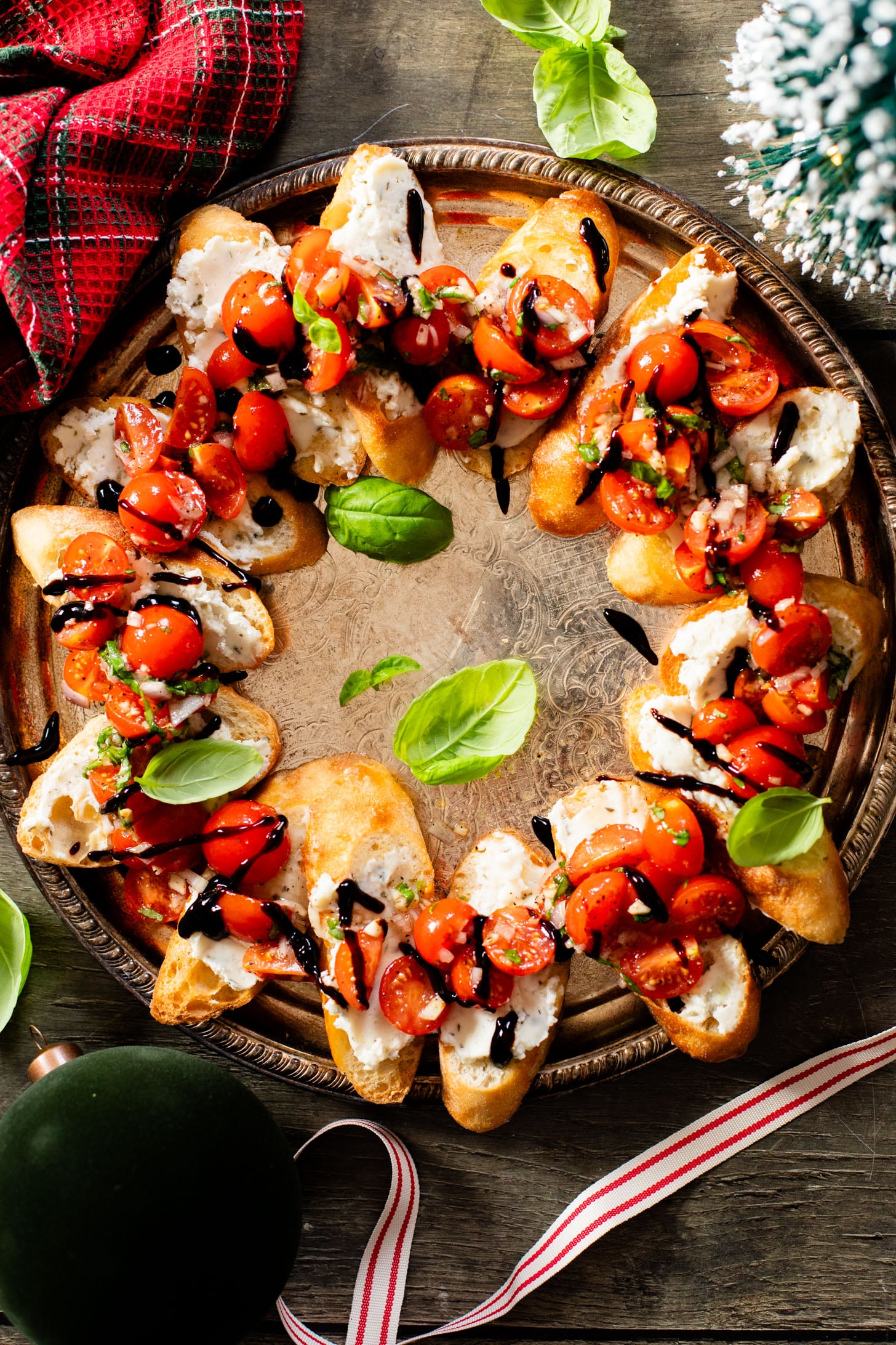 This Christmas Bruschetta Wreath is a holiday party must make appetizer! Made with dairy-free cheese spread, marinated tomatoes & balsamic glaze | ThisSavoryVegan.com