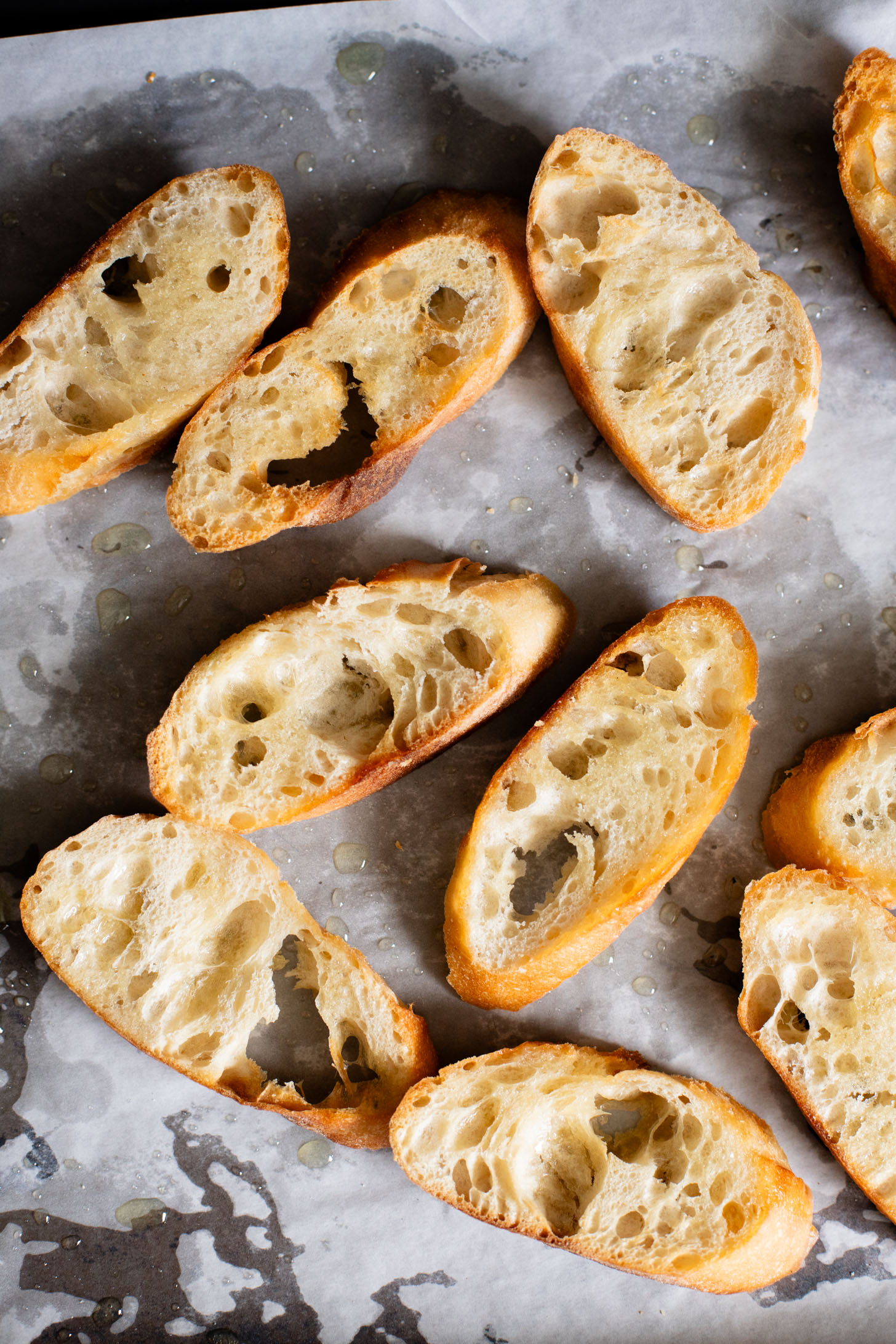 This Christmas Bruschetta Wreath is a holiday party must make appetizer! Made with dairy-free cheese spread, marinated tomatoes & balsamic glaze | ThisSavoryVegan.com