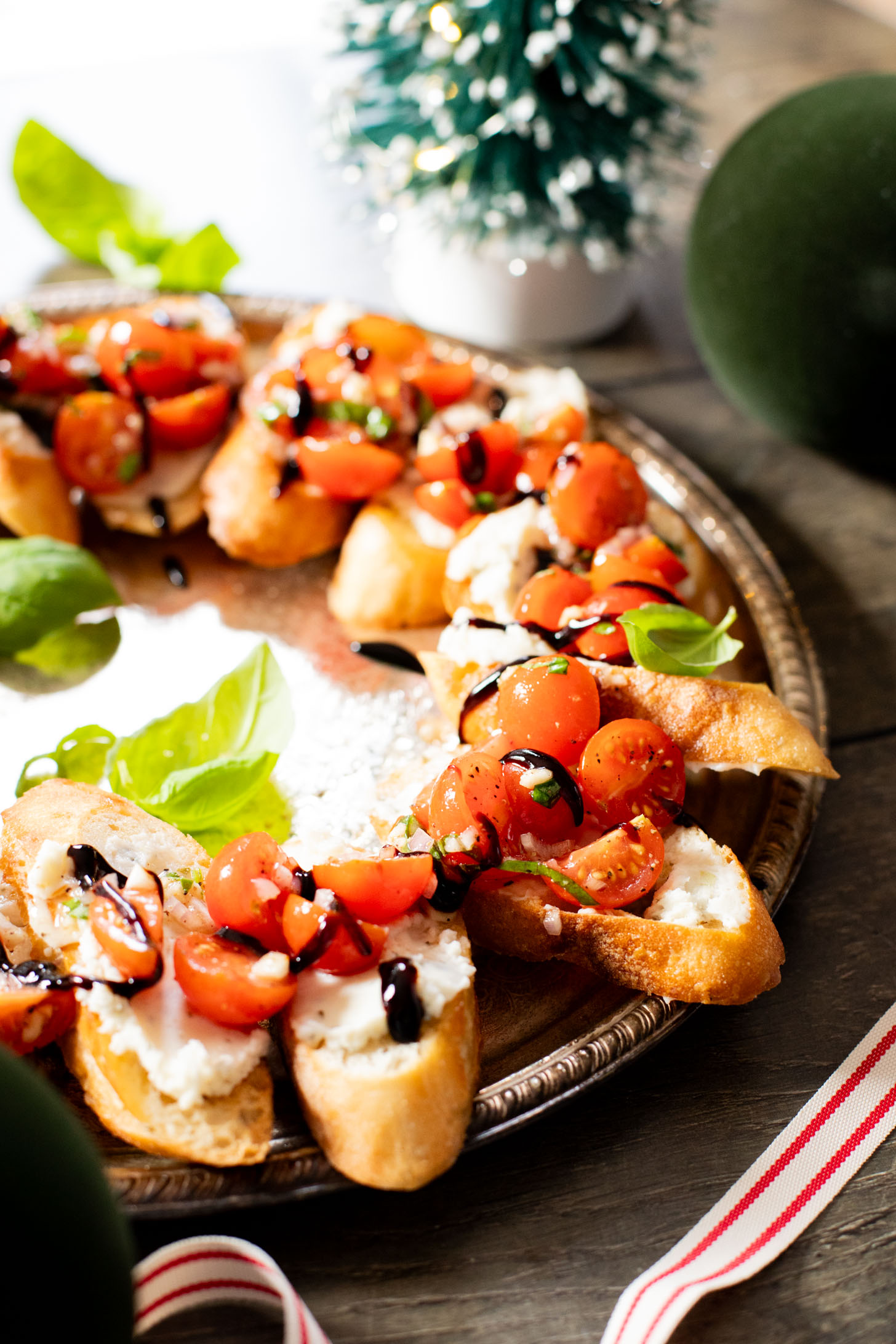 This Christmas Bruschetta Wreath is a holiday party must make appetizer! Made with dairy-free cheese spread, marinated tomatoes & balsamic glaze | ThisSavoryVegan.com