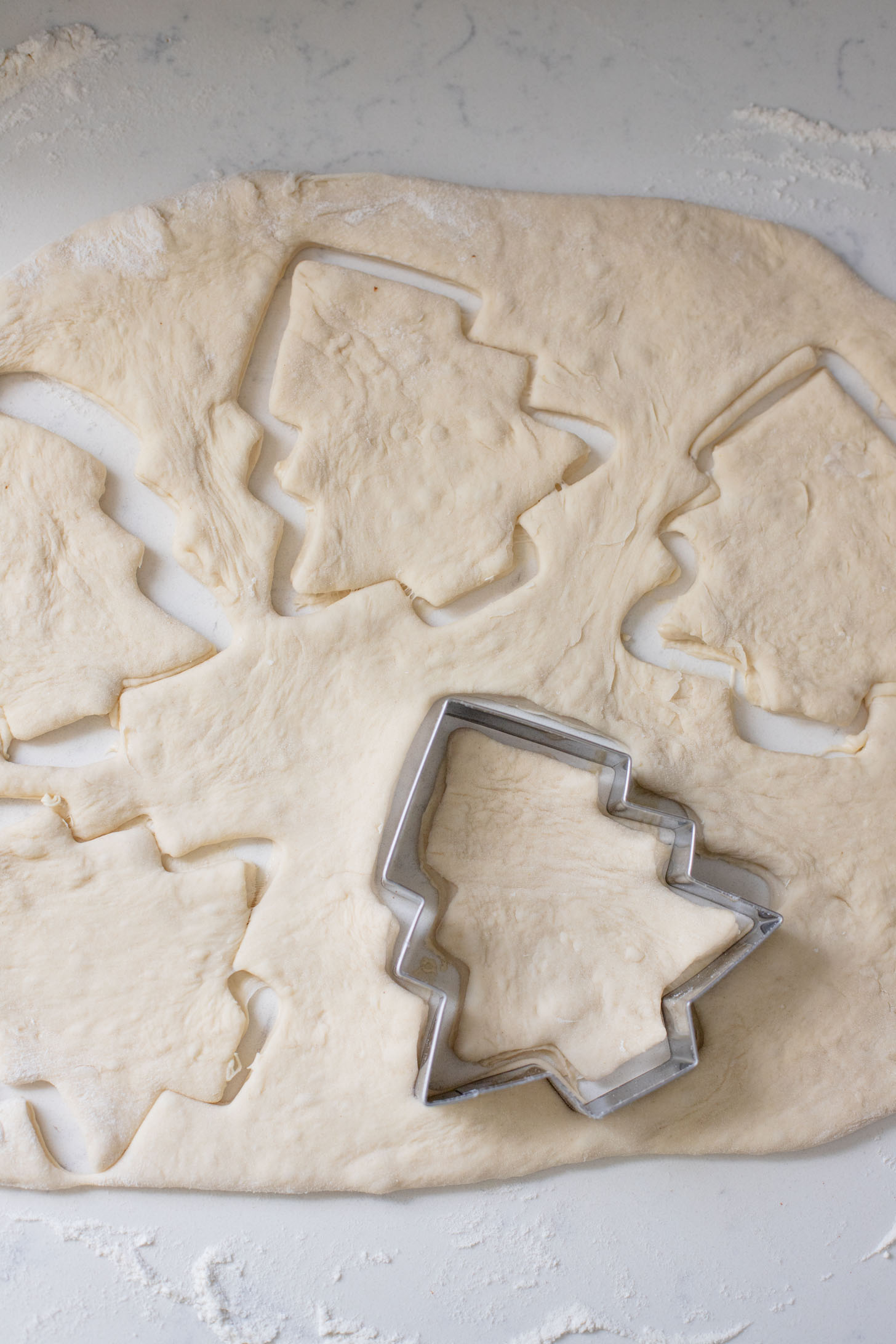 These Mini Christmas Tree Pizzas are a festive holiday recipe that are fun to make and taste amazing | ThisSavoryVegan.com