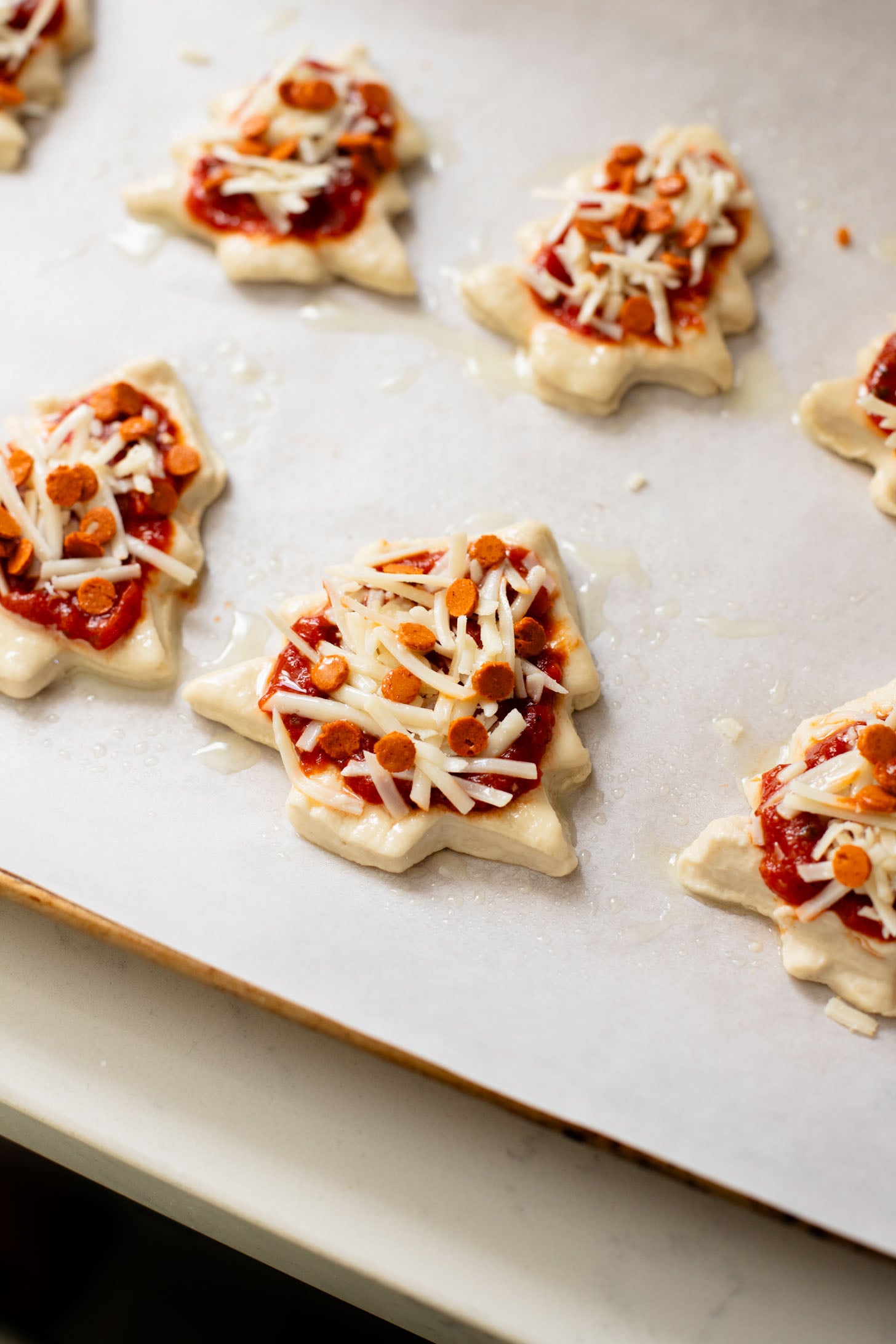 These Mini Christmas Tree Pizzas are a festive holiday recipe that are fun to make and taste amazing | ThisSavoryVegan.com