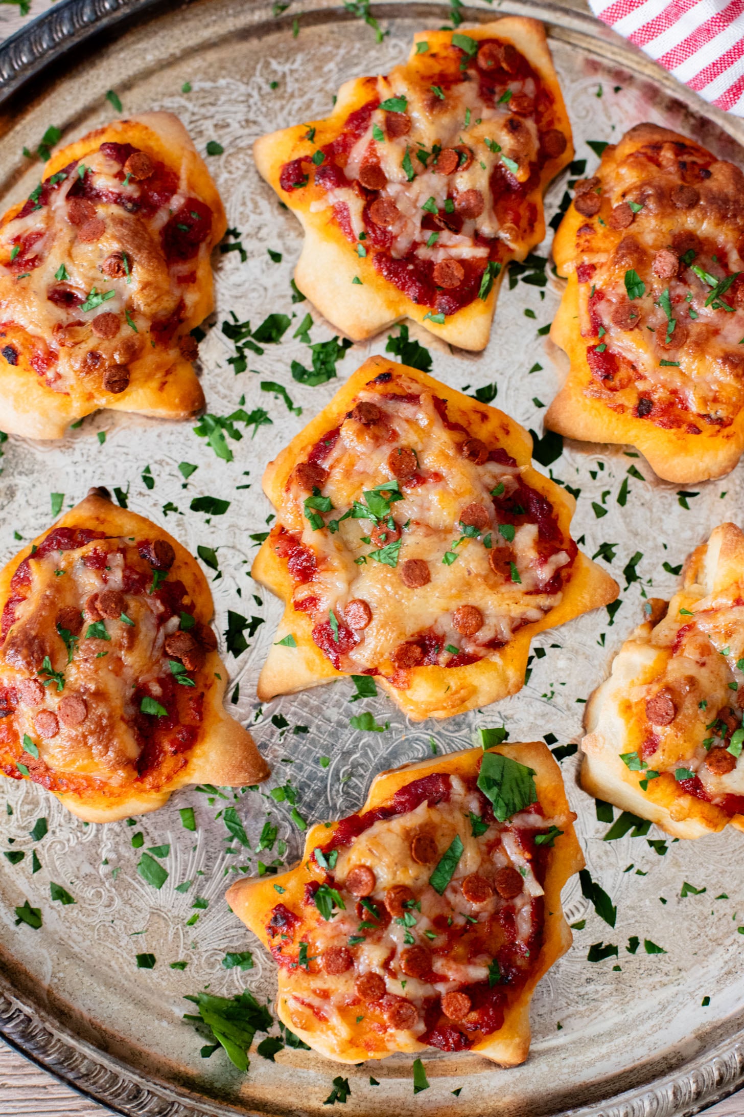 These Mini Christmas Tree Pizzas are a festive holiday recipe that are fun to make and taste amazing | ThisSavoryVegan.com