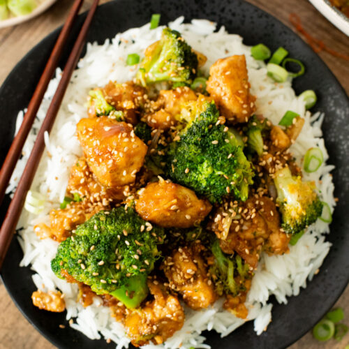 This Sticky Tofu & Broccoli is a one-pot vegan dinner that packs in plenty of protein! Ready in 30 minutes for a quick meal | ThisSavoryVegan.com