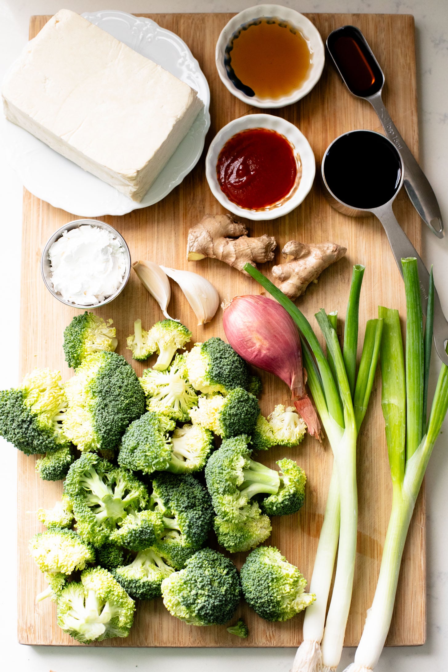 This Sticky Tofu & Broccoli is a one-pot vegan dinner that packs in plenty of protein! Ready in 30 minutes for a quick meal | ThisSavoryVegan.com